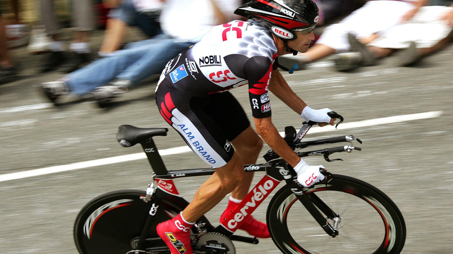 高质量比赛吸引万众瞩目,球迷热情支持,比赛中有哪些精彩的球艺