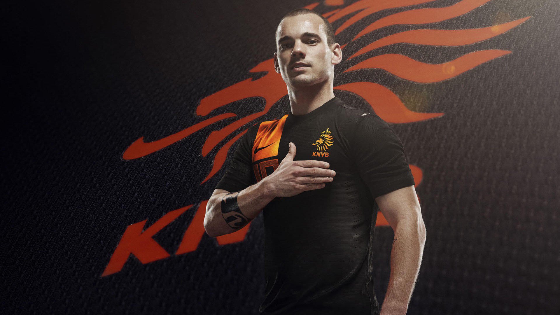 “腰旗美式橄榄球：东部新区赛场迎接极速与巧妙的对抗”